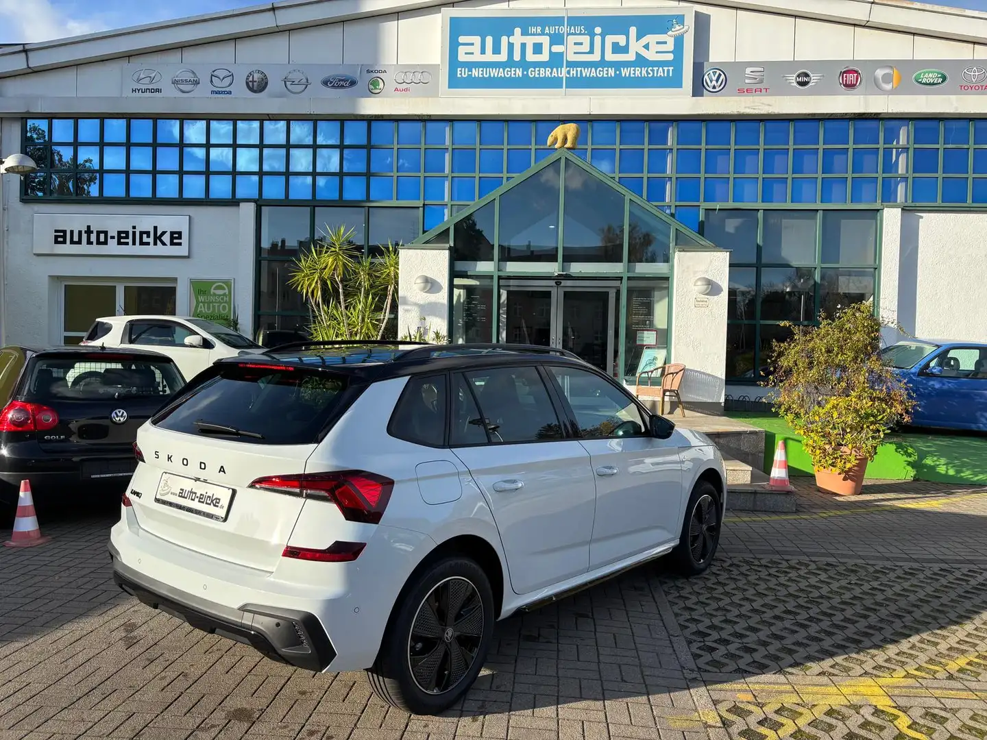 Skoda Kamiq 1.5 TSI Monte Carlo ACC/BLIND/CAM/MATRIX Weiß - 2