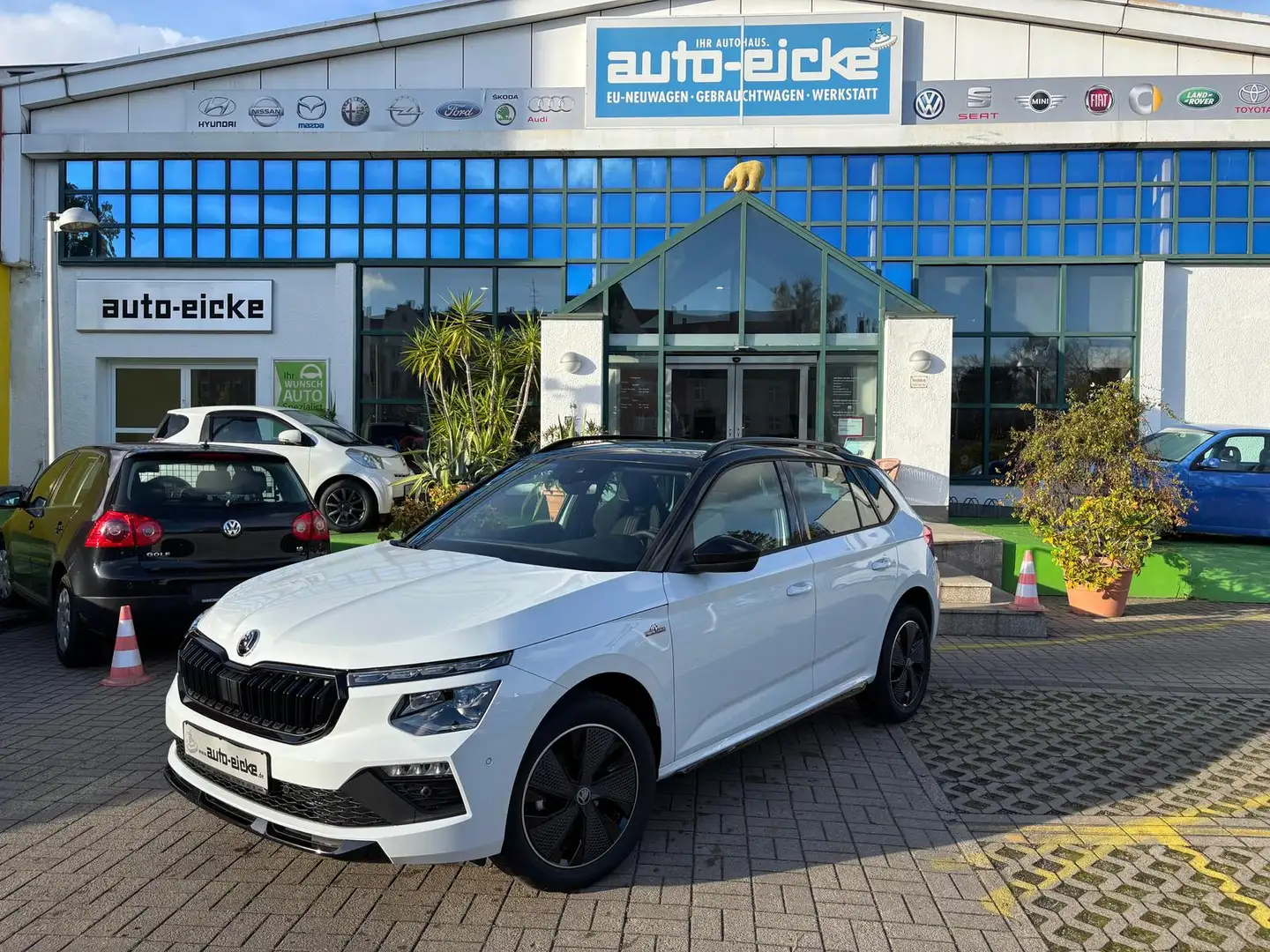 Skoda Kamiq 1.5 TSI Monte Carlo ACC/BLIND/CAM/MATRIX Weiß - 1