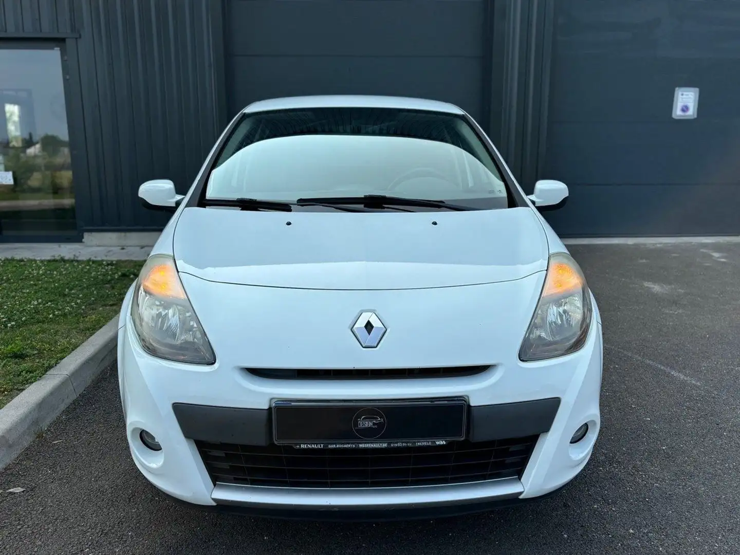 Renault Clio III 1.2 16V 5CV 75CH ICE WATCH 5 PORTES - 1 ERE MA Blanc - 2