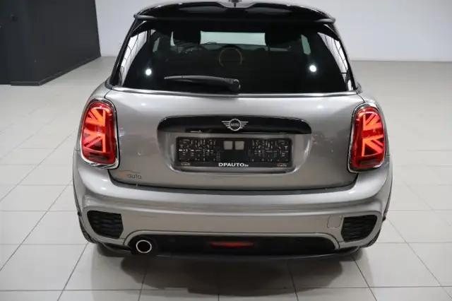 Mini Hatch view 12