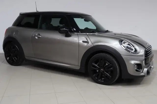 Mini Hatch view 3