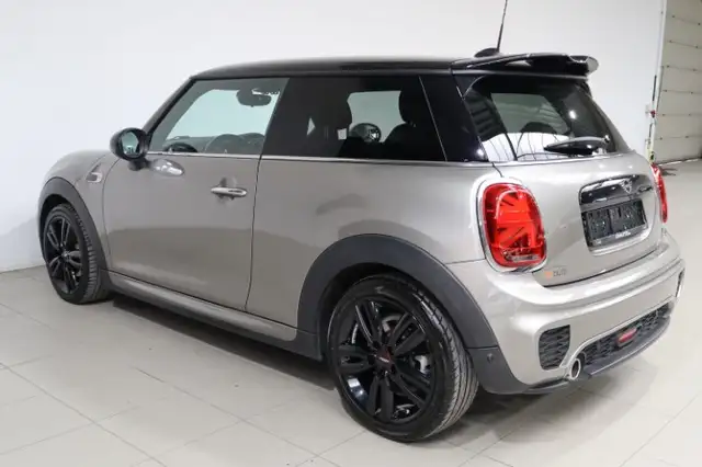Mini Hatch view 9