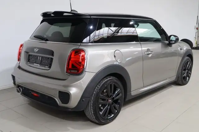 Mini Hatch view 8