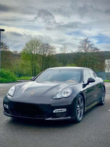 Imagine Porsche Panamera Turbo PDK