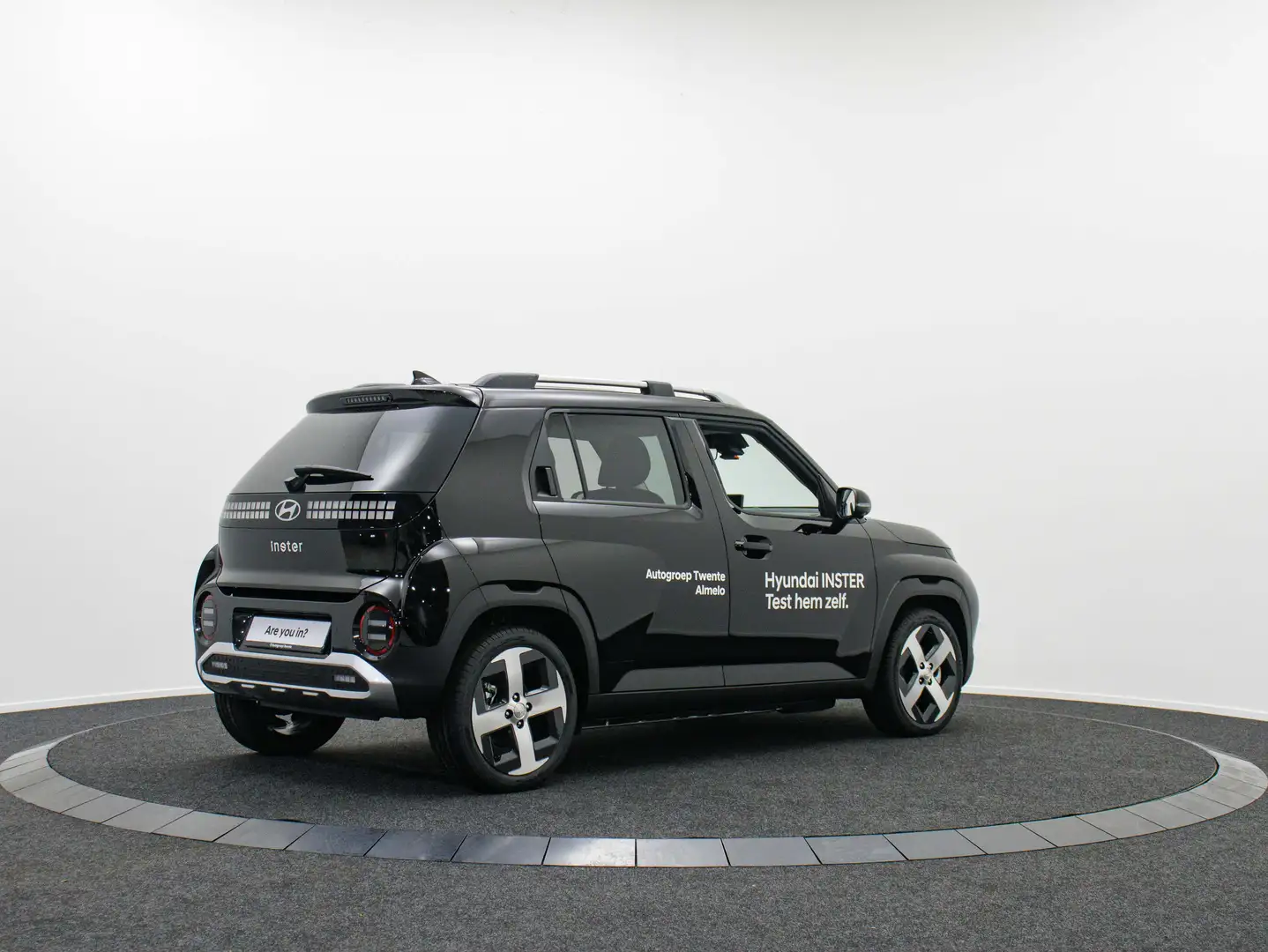 Hyundai Inster Electric 49 kWh Evolve Sky Automaat (Abyss Black P Zwart - 2