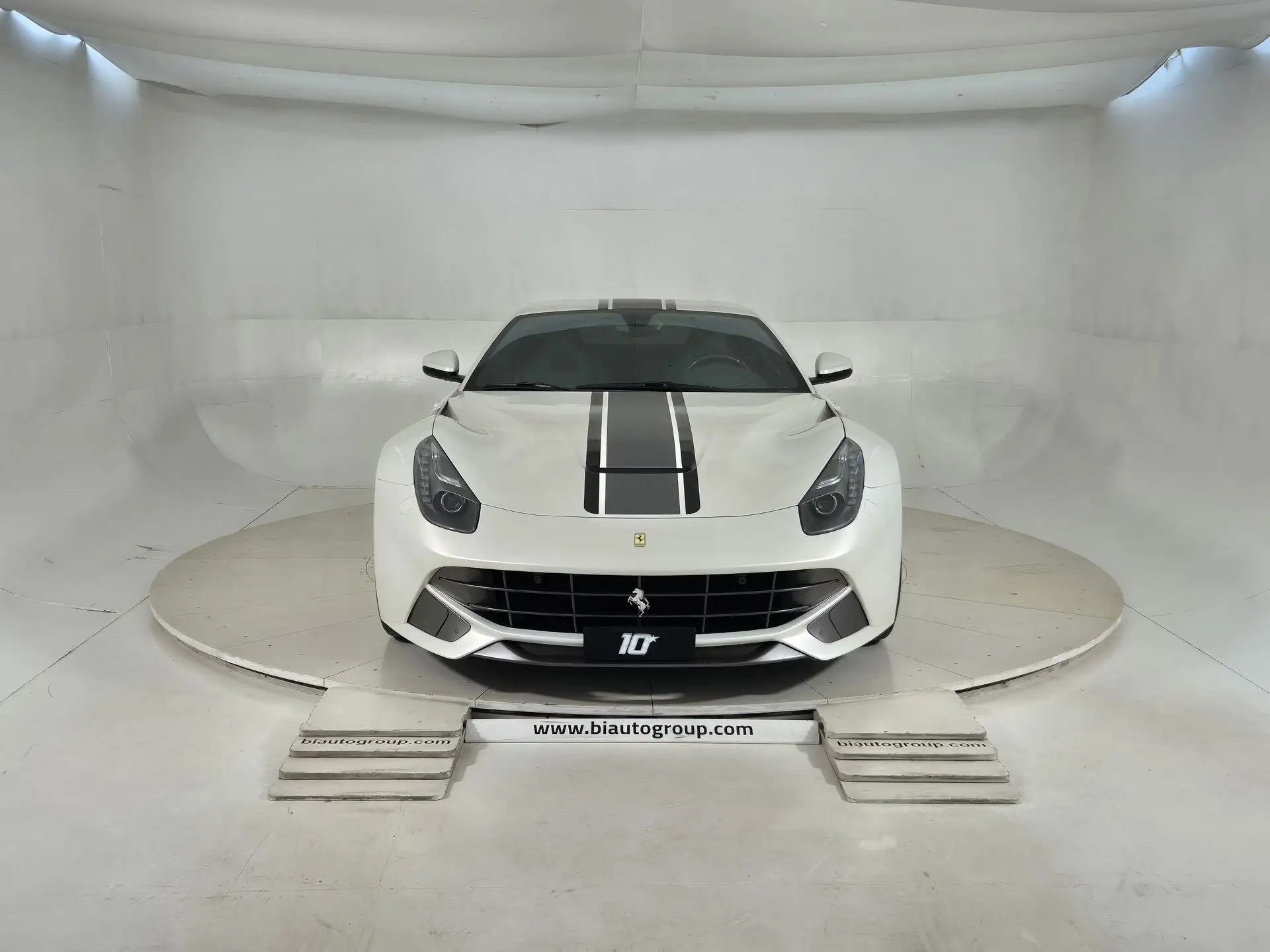 페라리 F12 베를리네타 2013 흰색 사진 2