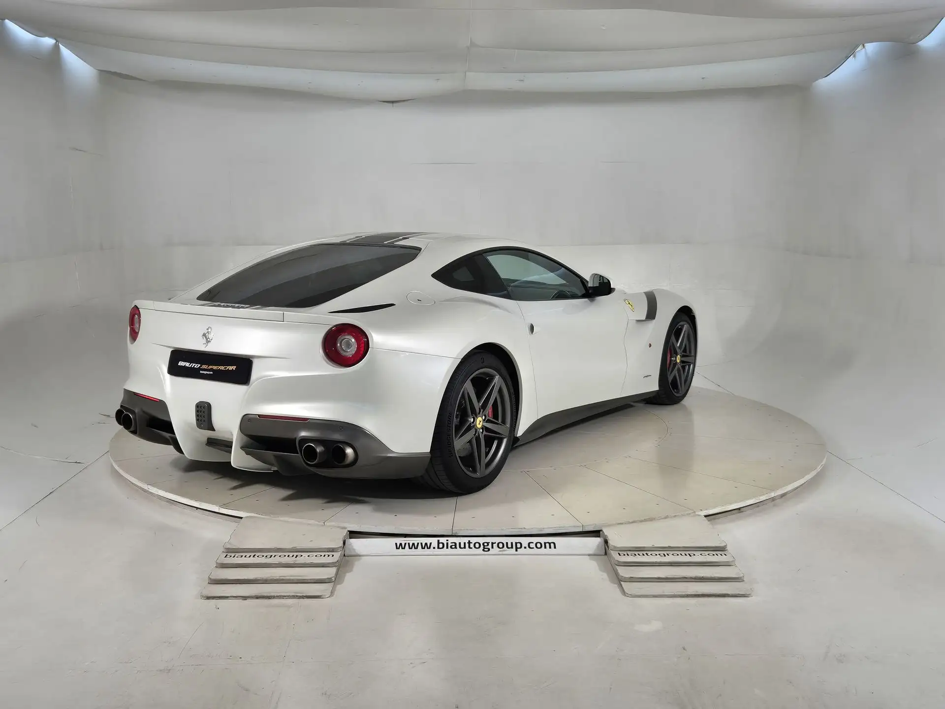 페라리 F12 베를리네타 2013 흰색 사진 4