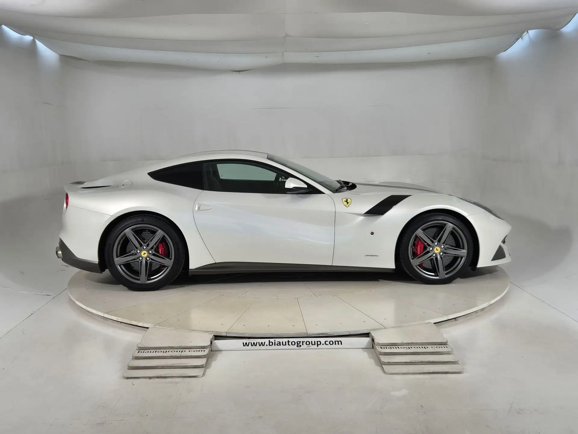 페라리 F12 베를리네타 2013 흰색 사진 5