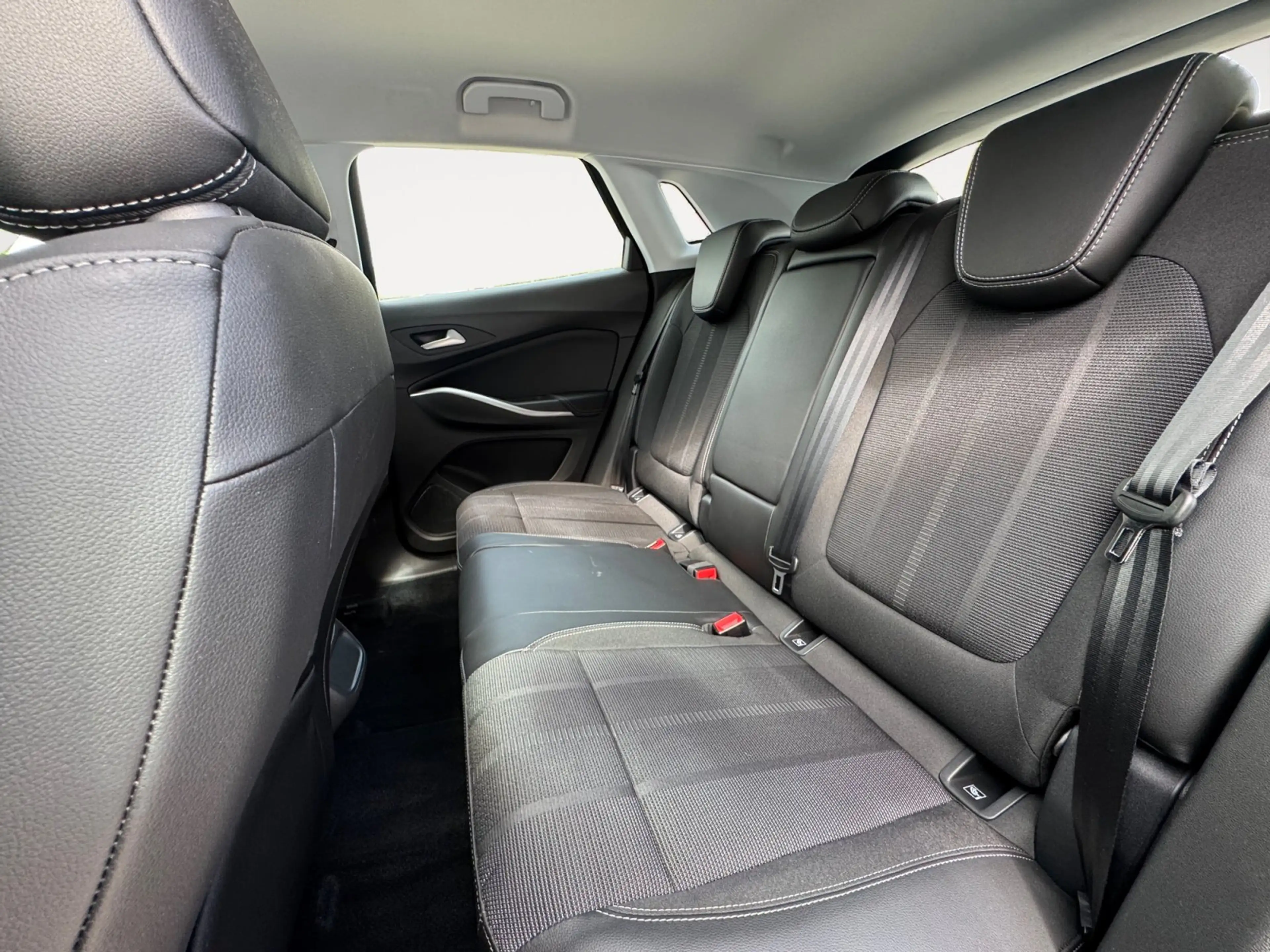 Opel Grandland 1.2 GS Line Allwetterreifen, Navi — photo 14
