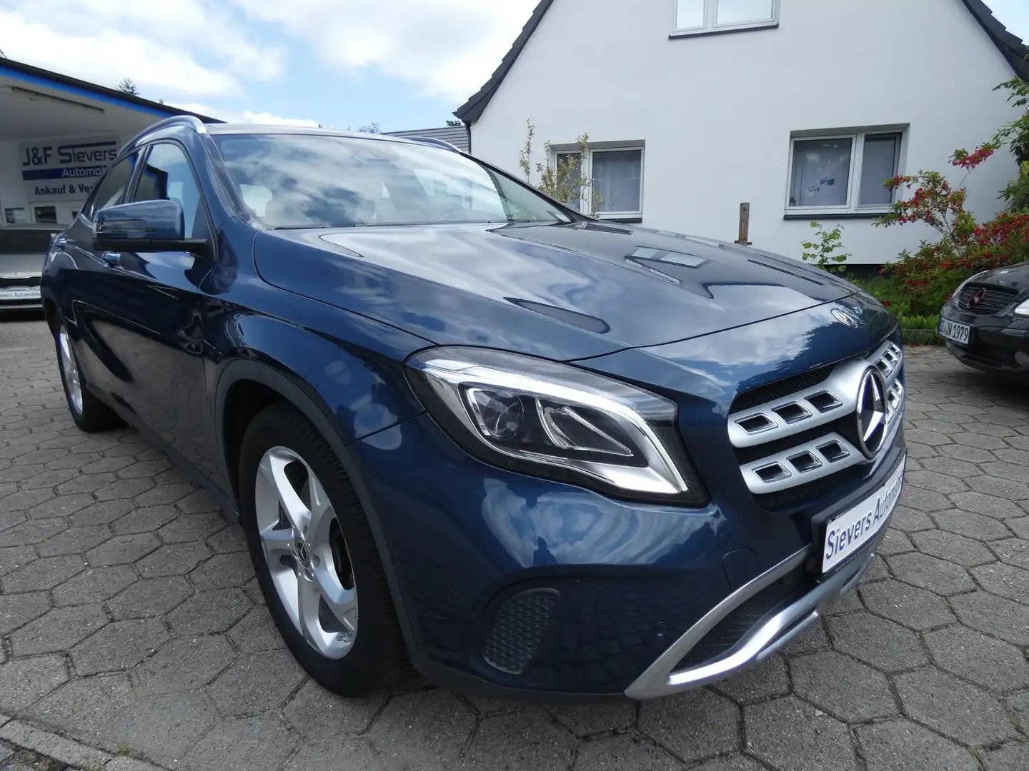 Mercedes-Benz GLA 250 4Matic 7G-DCT Pano Leder LED Keyless 360 Kamera Blau - 2