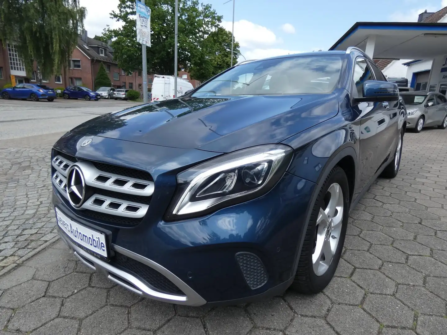 Mercedes-Benz GLA 250 4Matic 7G-DCT Pano Leder LED Keyless 360 Kamera Blau - 1