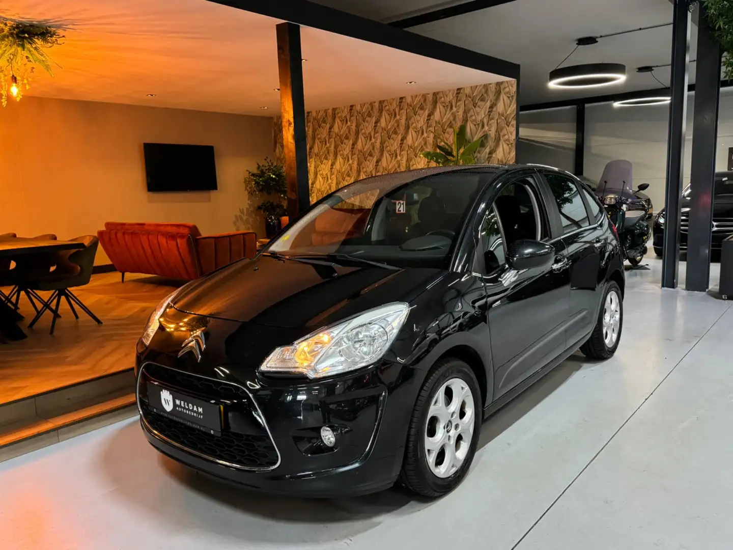 Citroen C3 1.6 VTi Exclusive Afneembare Trekhaak Cruise Navi Zwart - 2