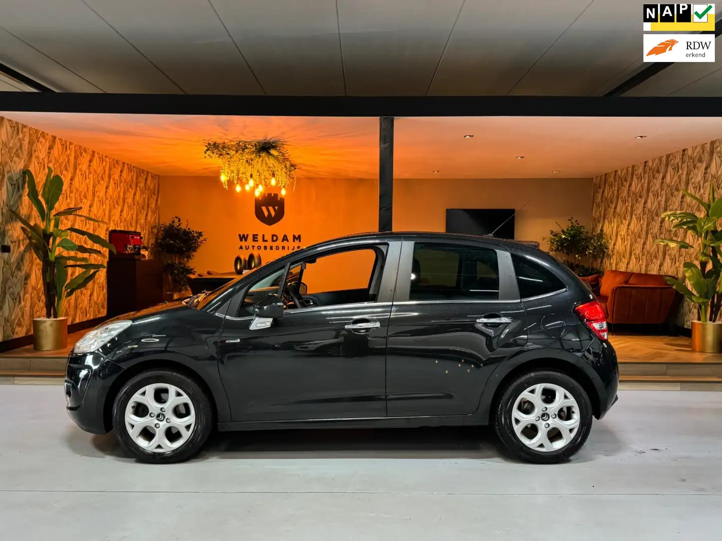 Citroen C3 1.6 VTi Exclusive Afneembare Trekhaak Cruise Navi Zwart - 1