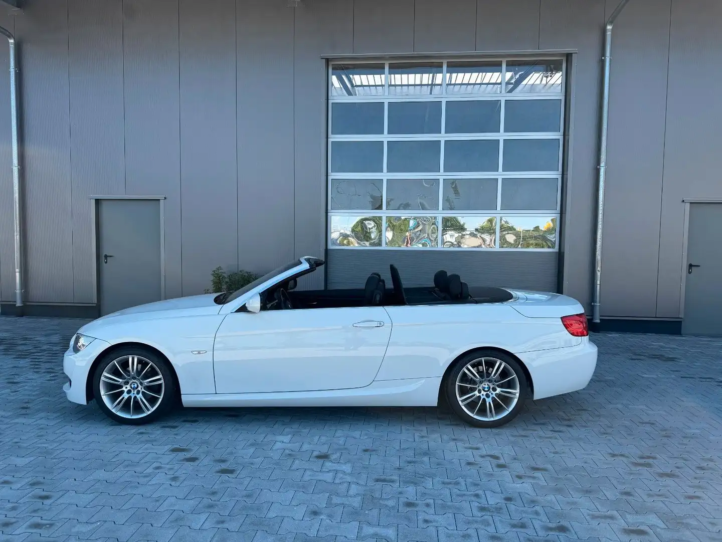 BMW 320 i  Cabrio M Sport Weiß - 2