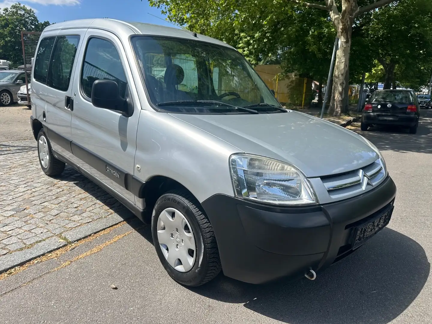 Citroen Berlingo 1.4 Advance Grau - 1