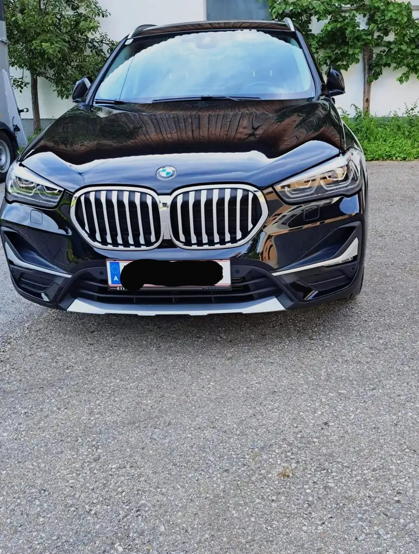 BMW X1 xDrive18d Aut. Schwarz - 2