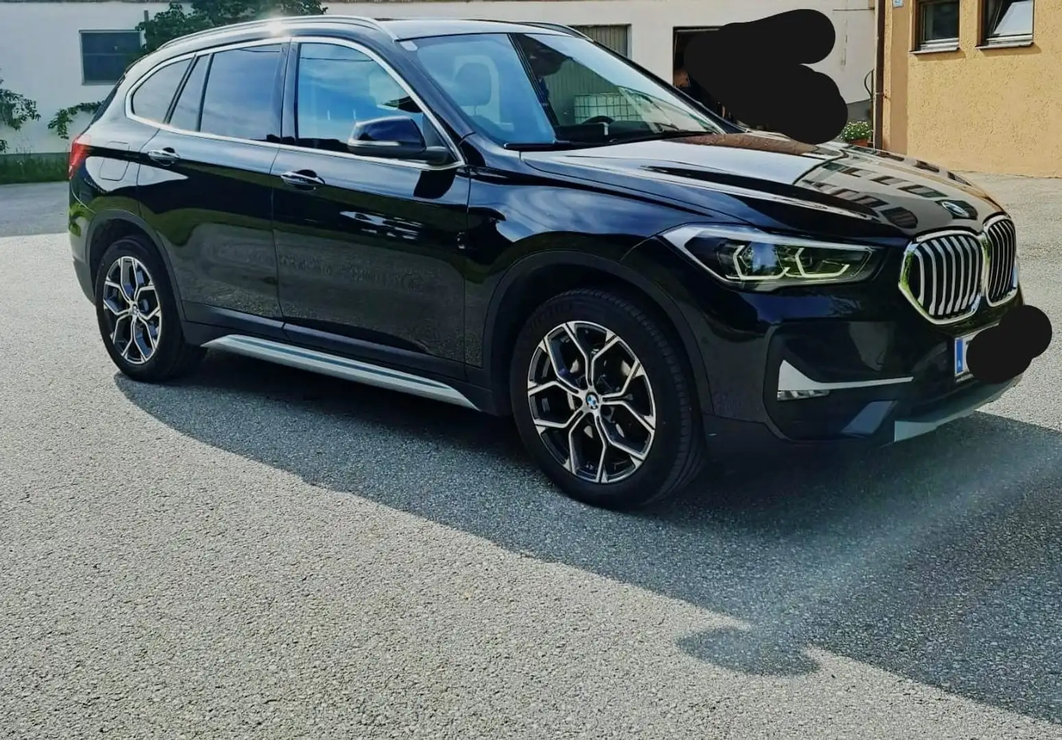 BMW X1 xDrive18d Aut. Schwarz - 1