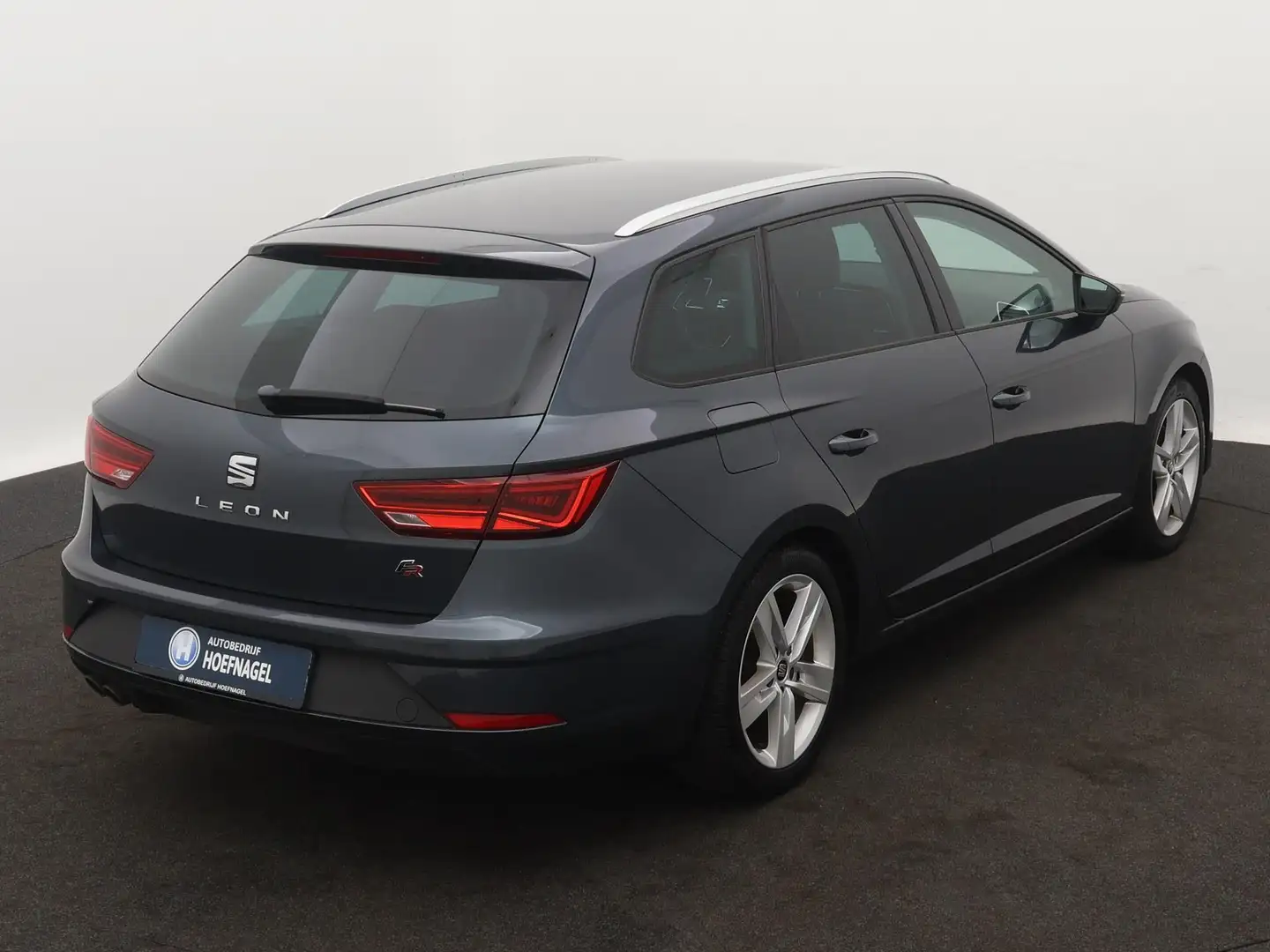 SEAT Leon ST 2.0 TSI FR Ultimate Edition Automaat | Navigati Grijs - 2