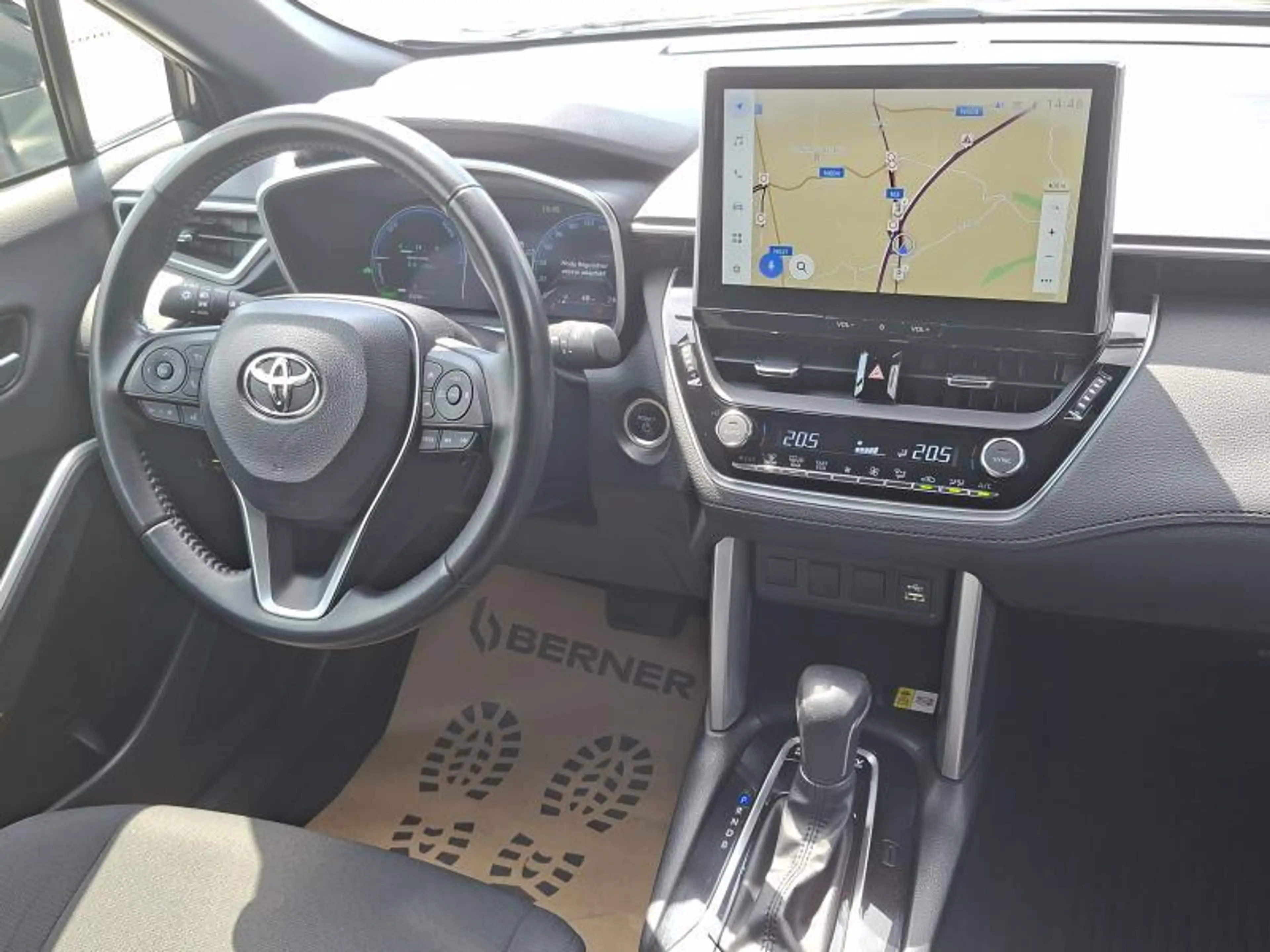 Toyota Corolla Cross STYLE — photo 12