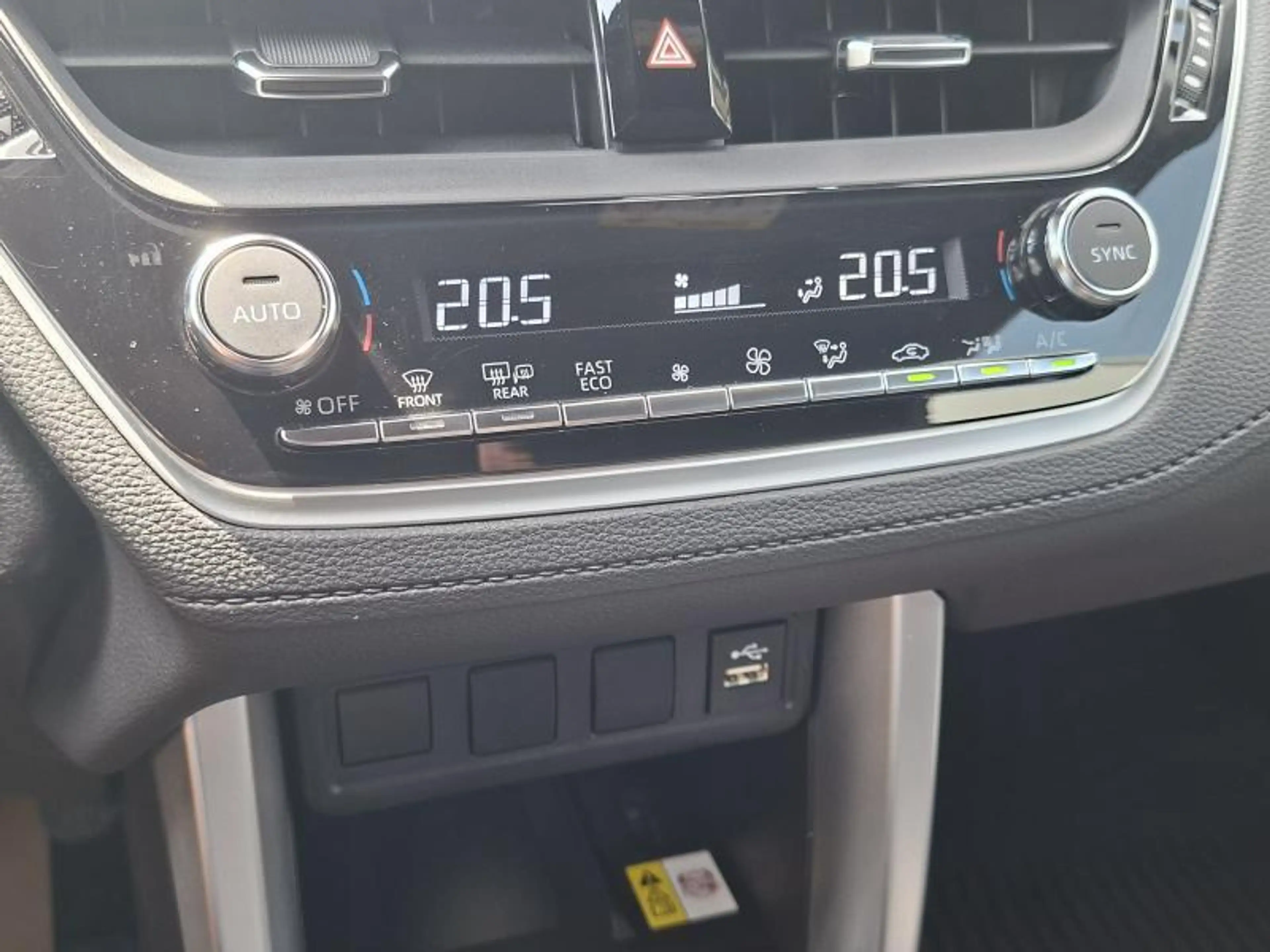 Toyota Corolla Cross STYLE — photo 6