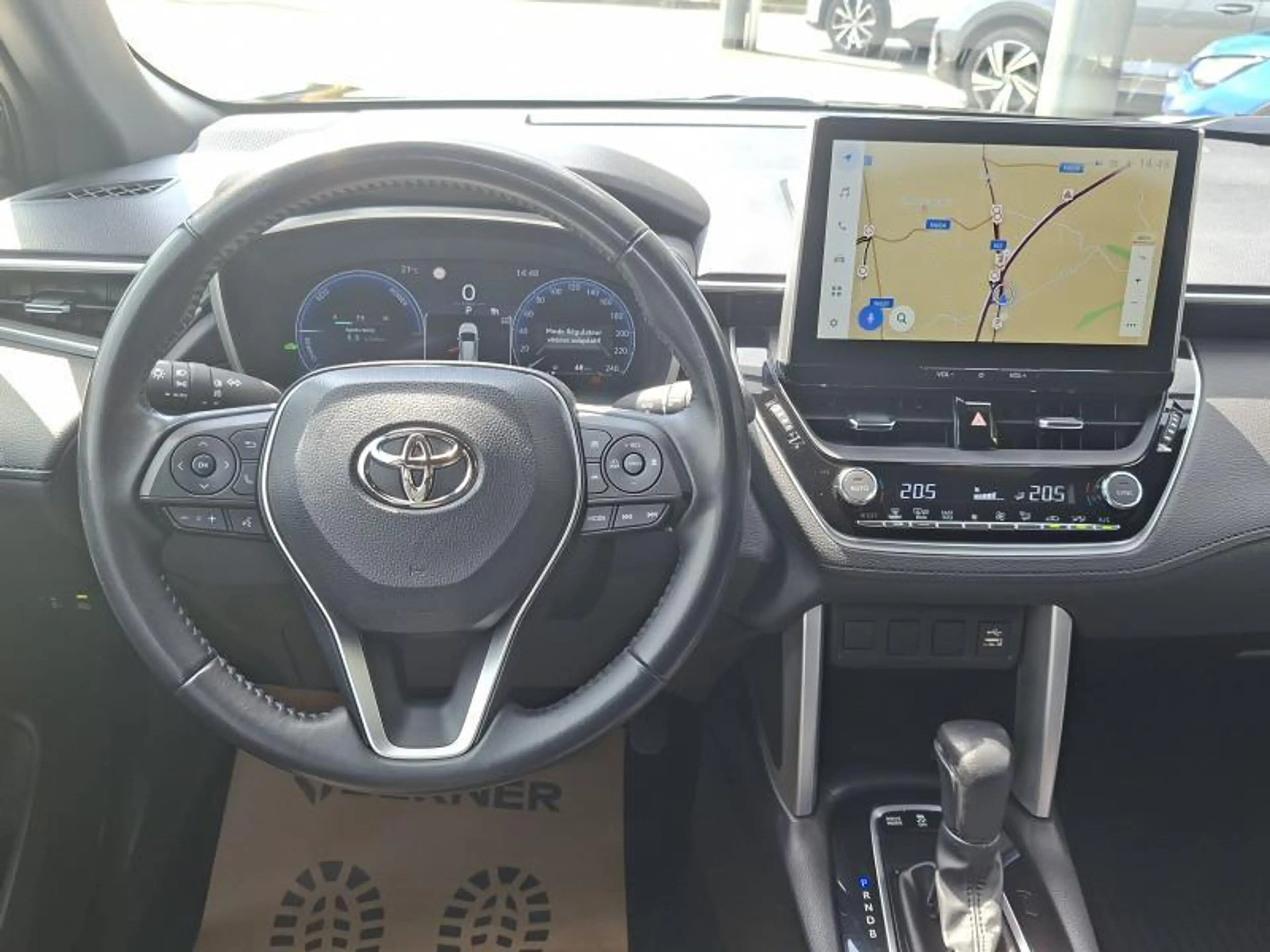 Toyota Corolla Cross STYLE — photo 10