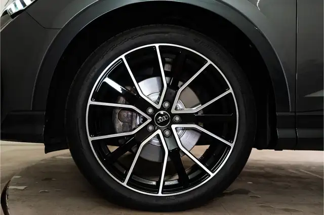 Audi Q3 view 13