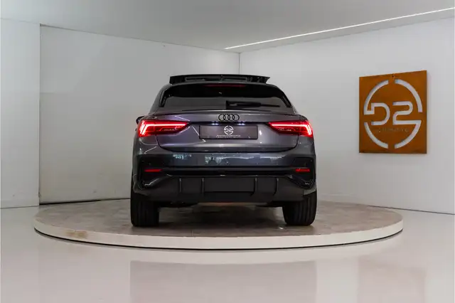 Audi Q3 view 4