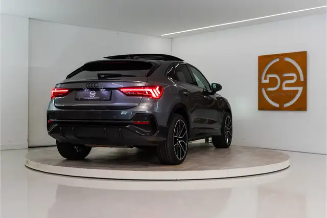 Audi Q3 view 5