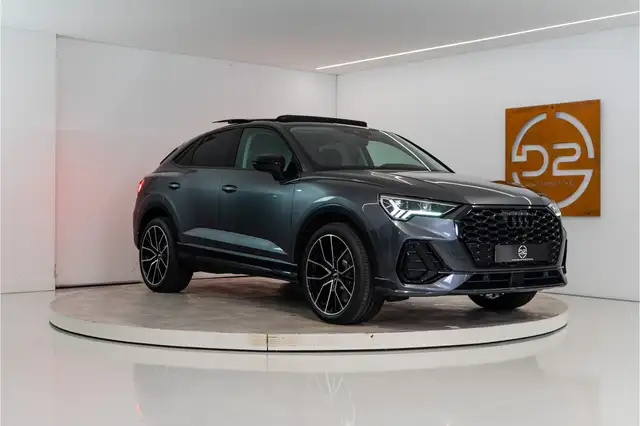 Audi Q3 view 7