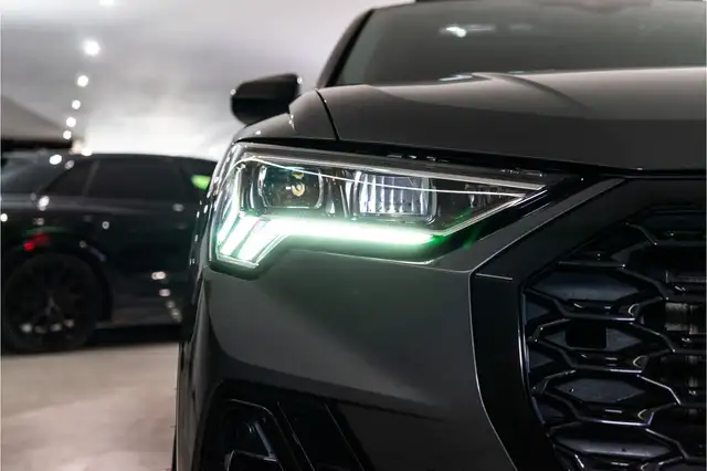 Audi Q3 view 9