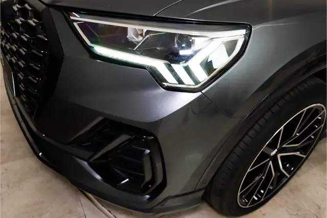 Audi Q3 view 11