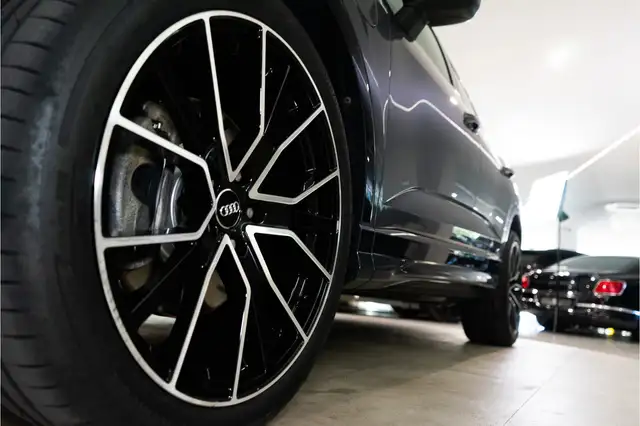 Audi Q3 view 12