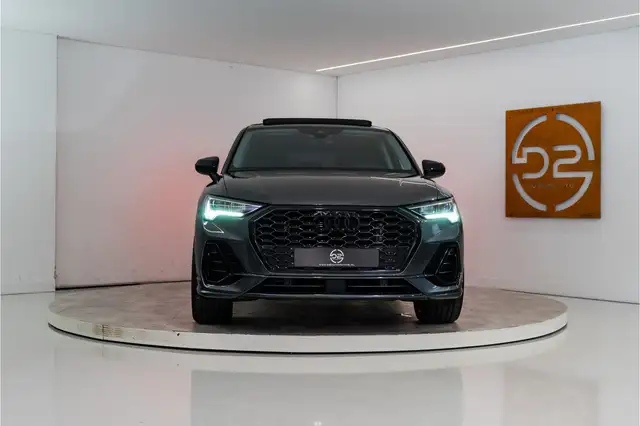 Audi Q3 view 8