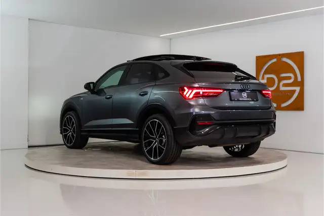 Audi Q3 view 3