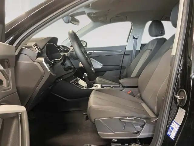 Audi Q3 view 7