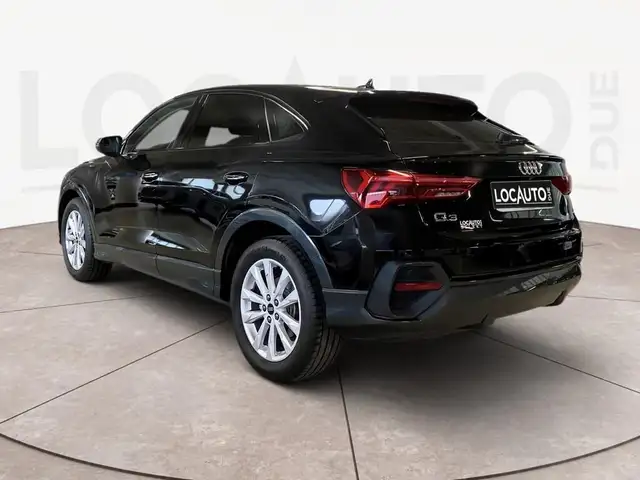 Audi Q3 view 5