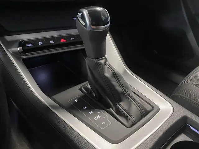 Audi Q3 view 12