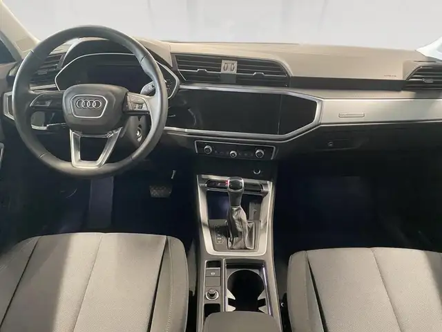 Audi Q3 view 6