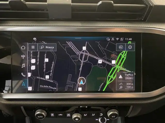 Audi Q3 view 10