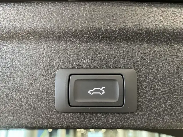 Audi Q3 view 14