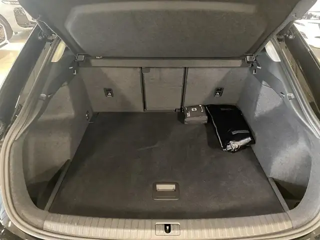 Audi Q3 view 9