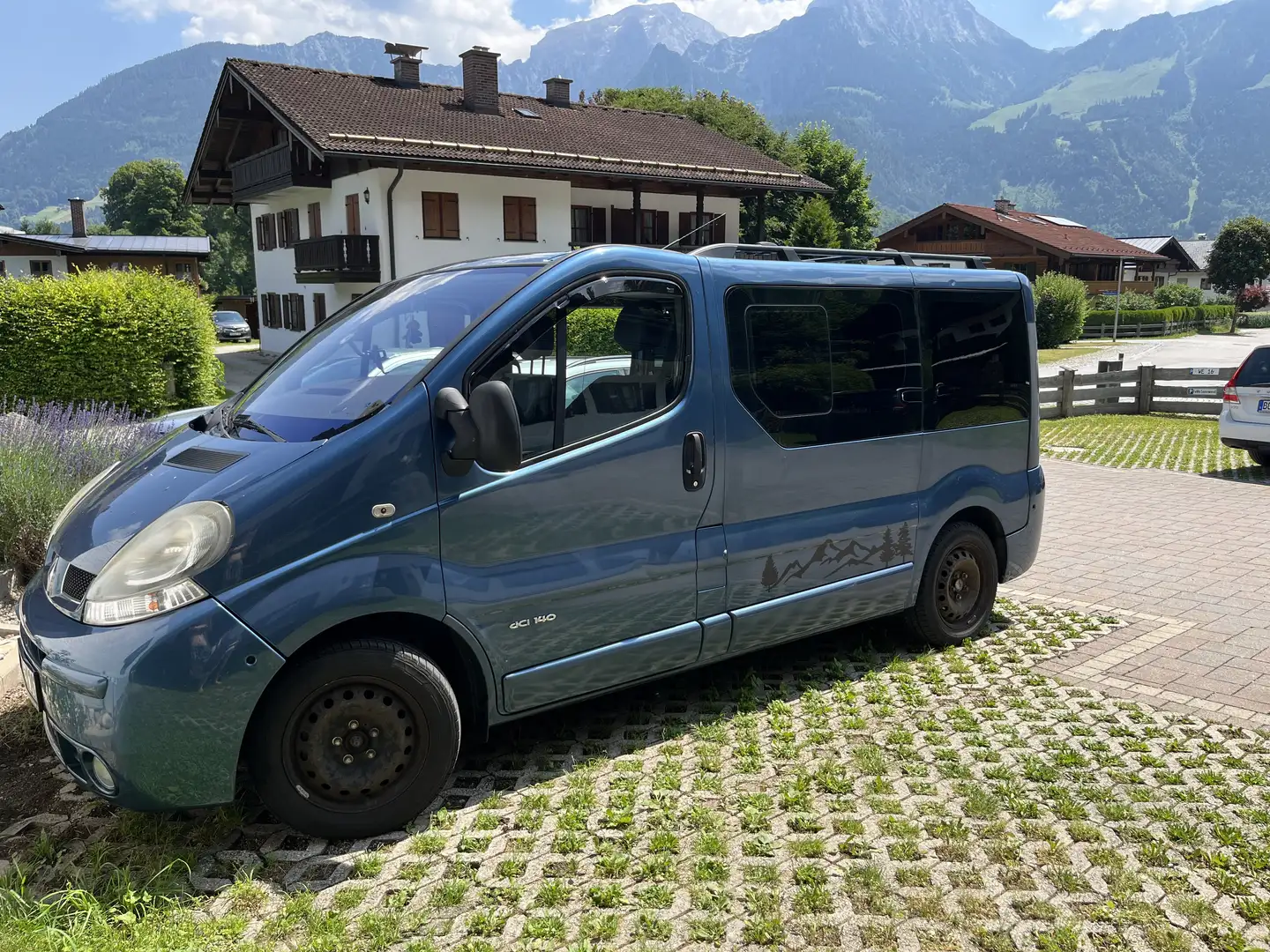 Renault Trafic Generation 2.5 dCi L1H1 Blau - 1