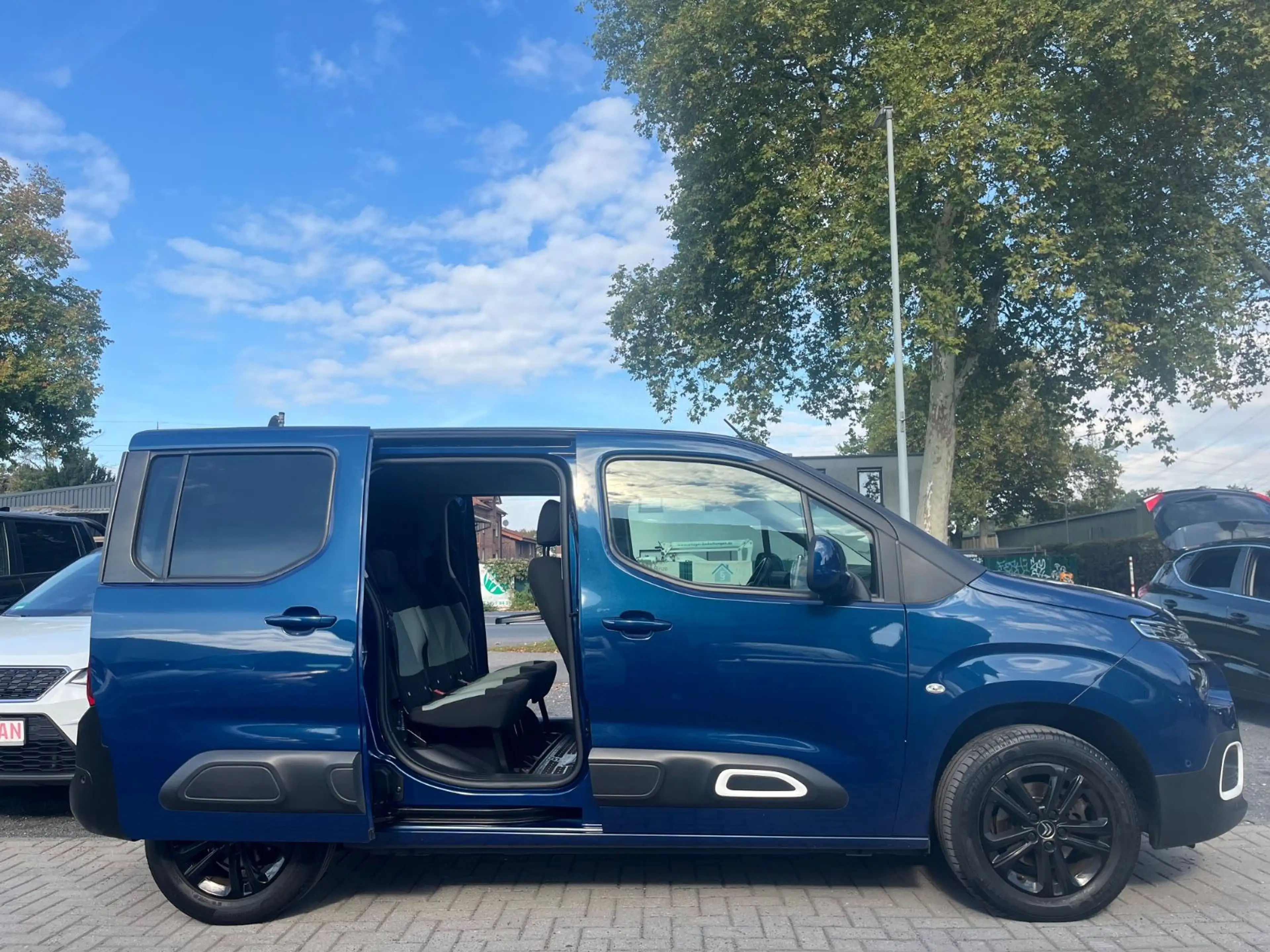 Citroen Berlingo Shine M°1Hand°Unfallfrei°AHK° — photo 2
