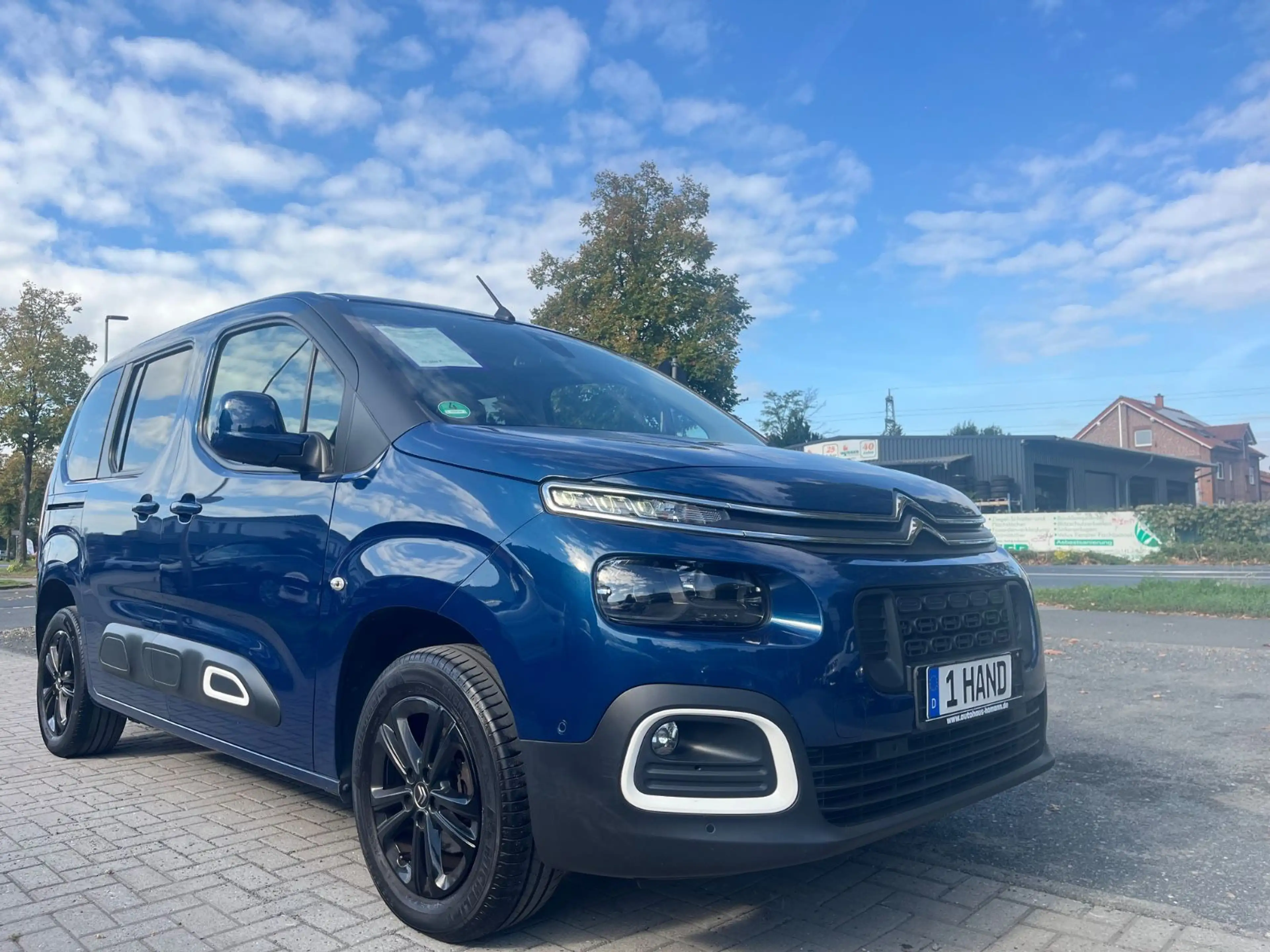 Citroen Berlingo Shine M°1Hand°Unfallfrei°AHK°
