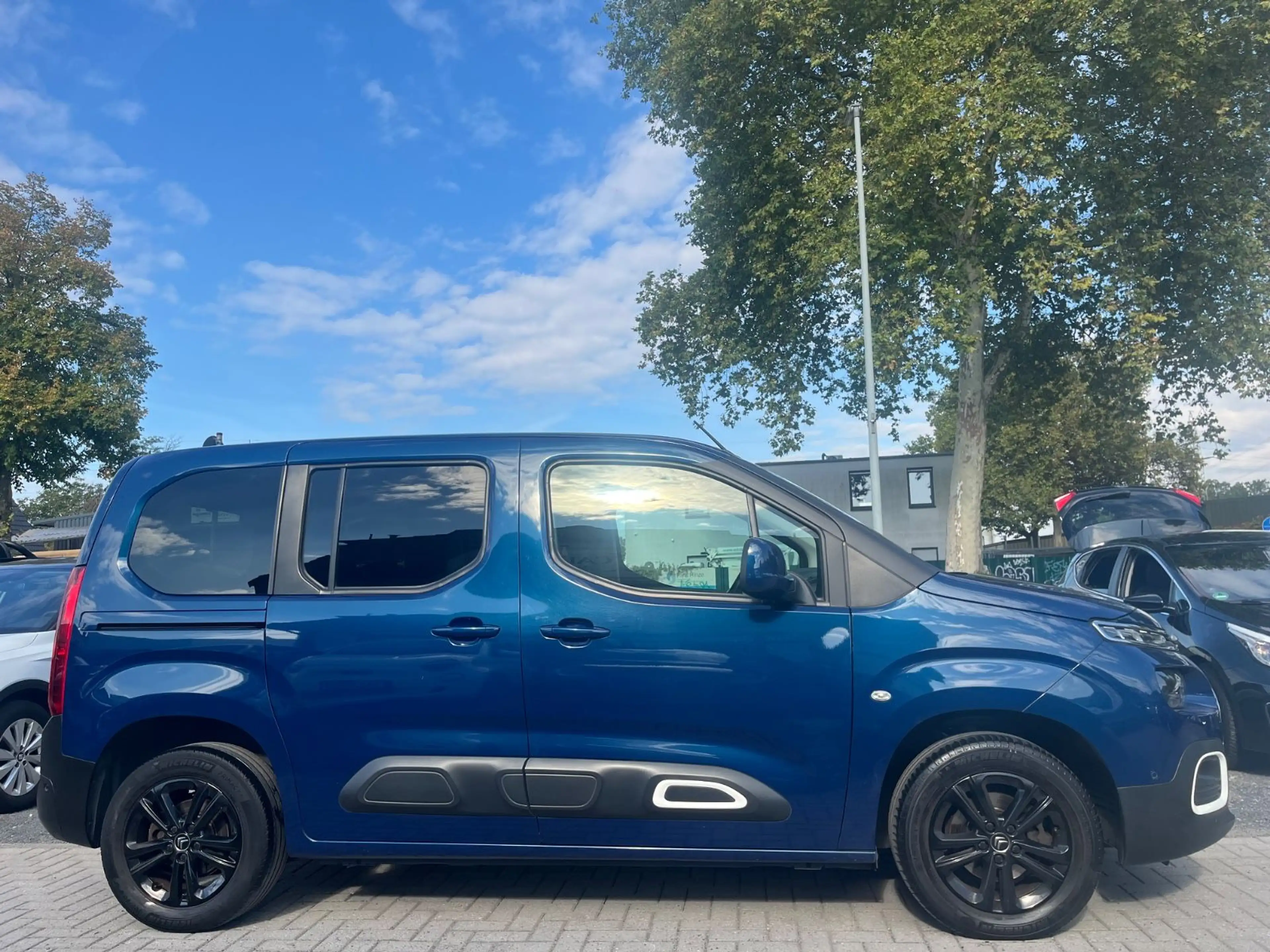 Citroen Berlingo Shine M°1Hand°Unfallfrei°AHK° — photo 8
