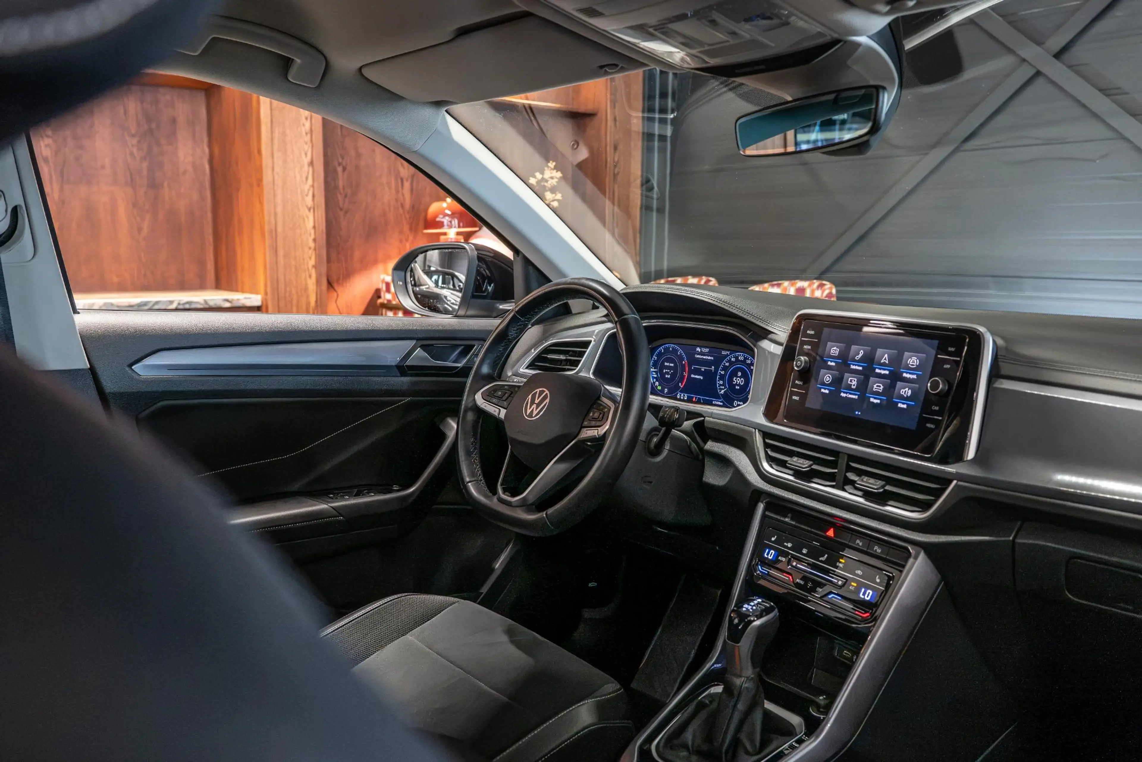 Volkswagen T-Roc 1.5 TSI Life Afn. Trekhaak | Camera — photo 7