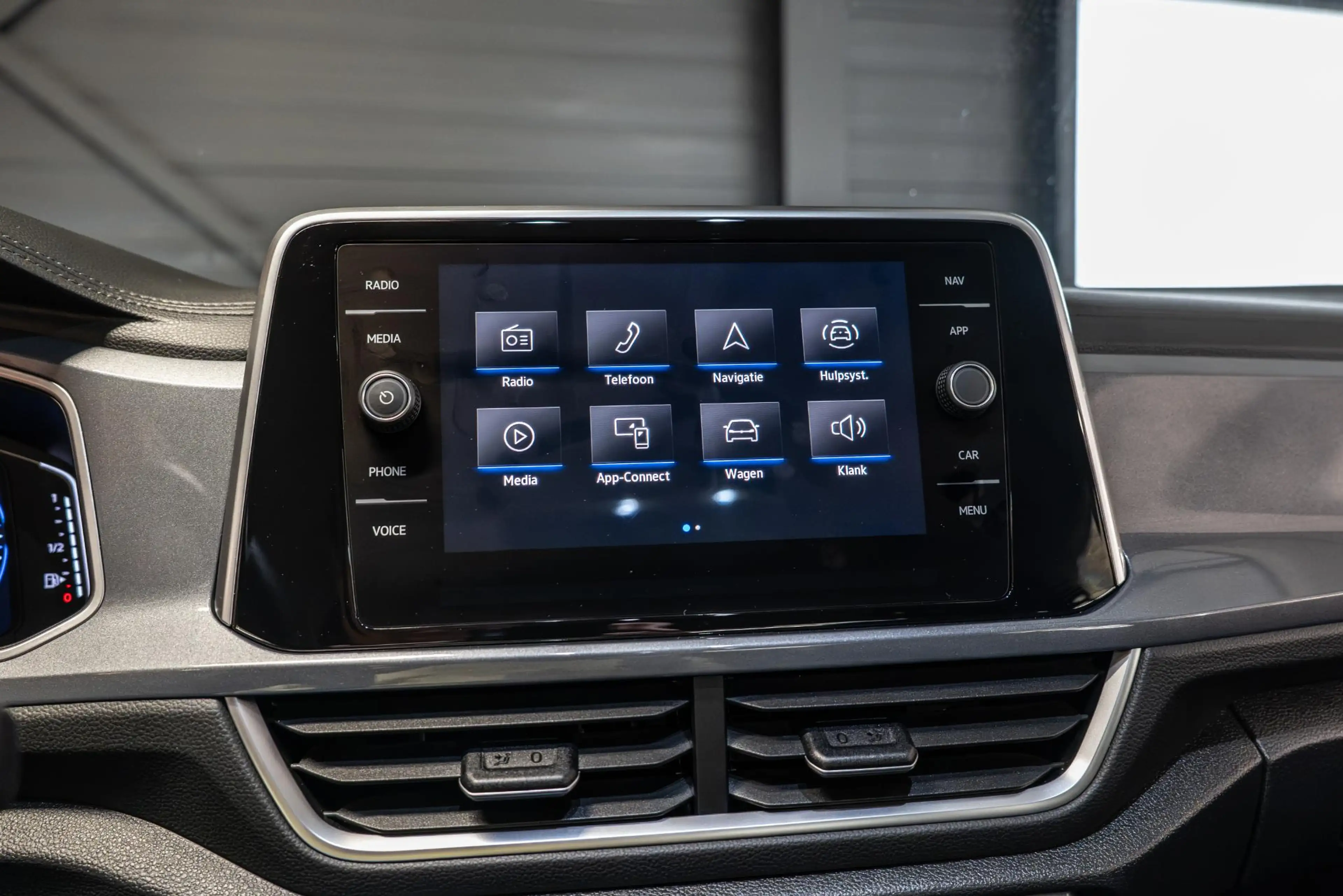 Volkswagen T-Roc 1.5 TSI Life Afn. Trekhaak | Camera — photo 12