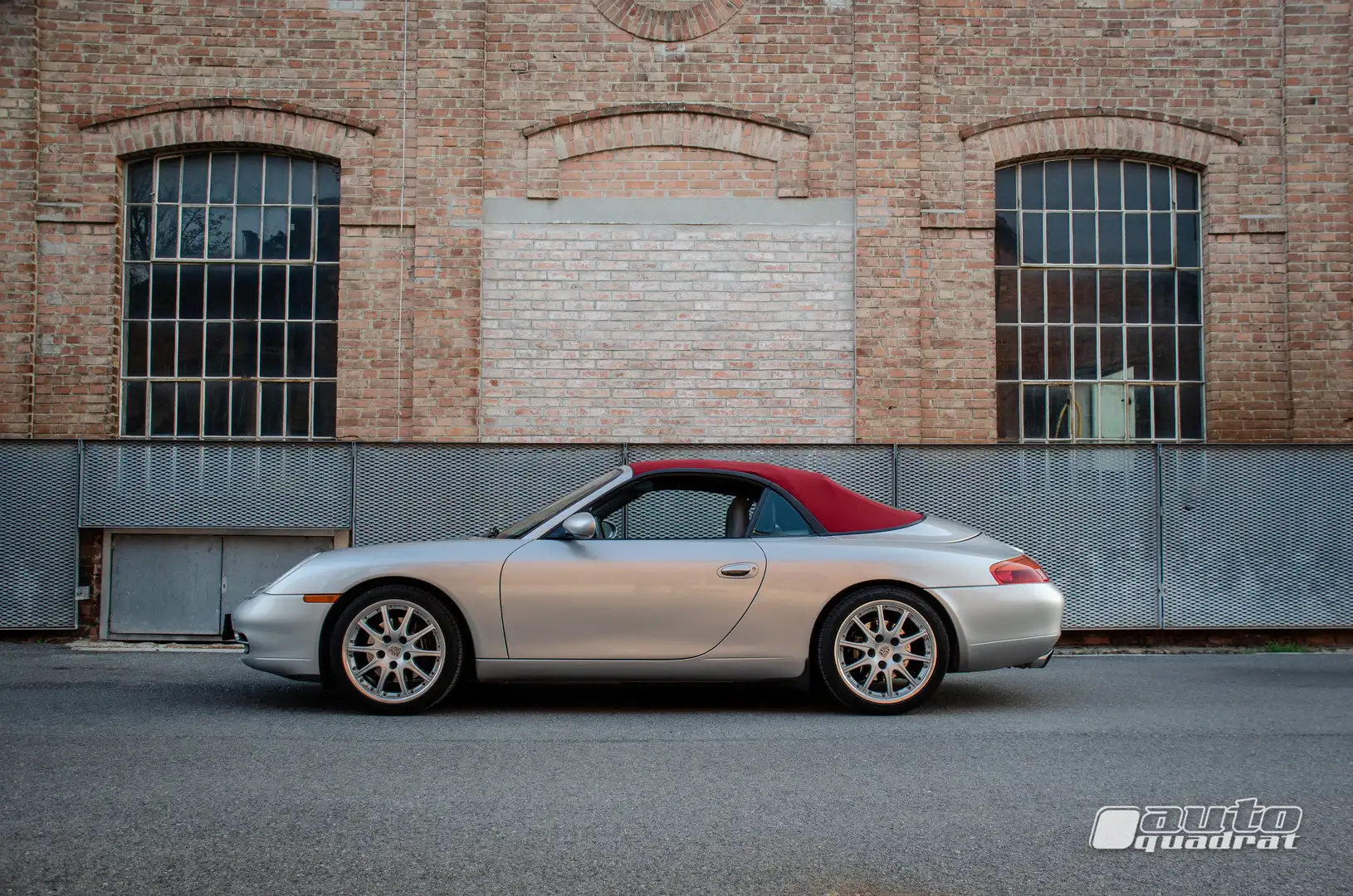 Porsche 996 911 Carrera Cabrio Schalter, Motor überholt Stříbrná - 1