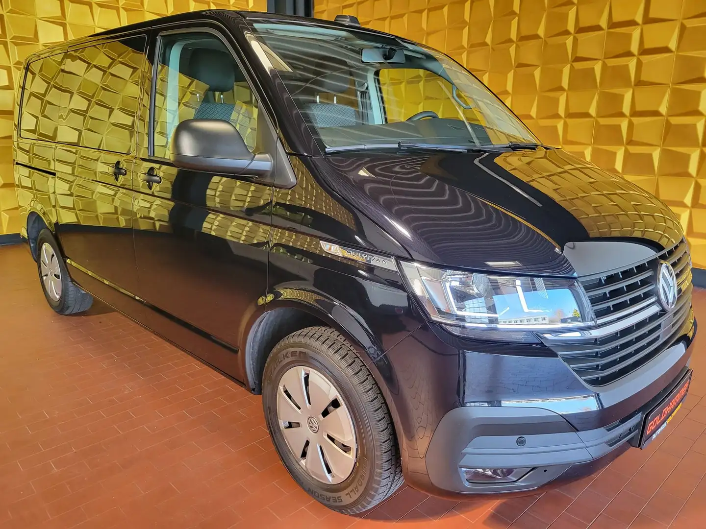 Volkswagen T6.1 Multivan STANDH/KAMERA/NAV/AHK Negru - 2