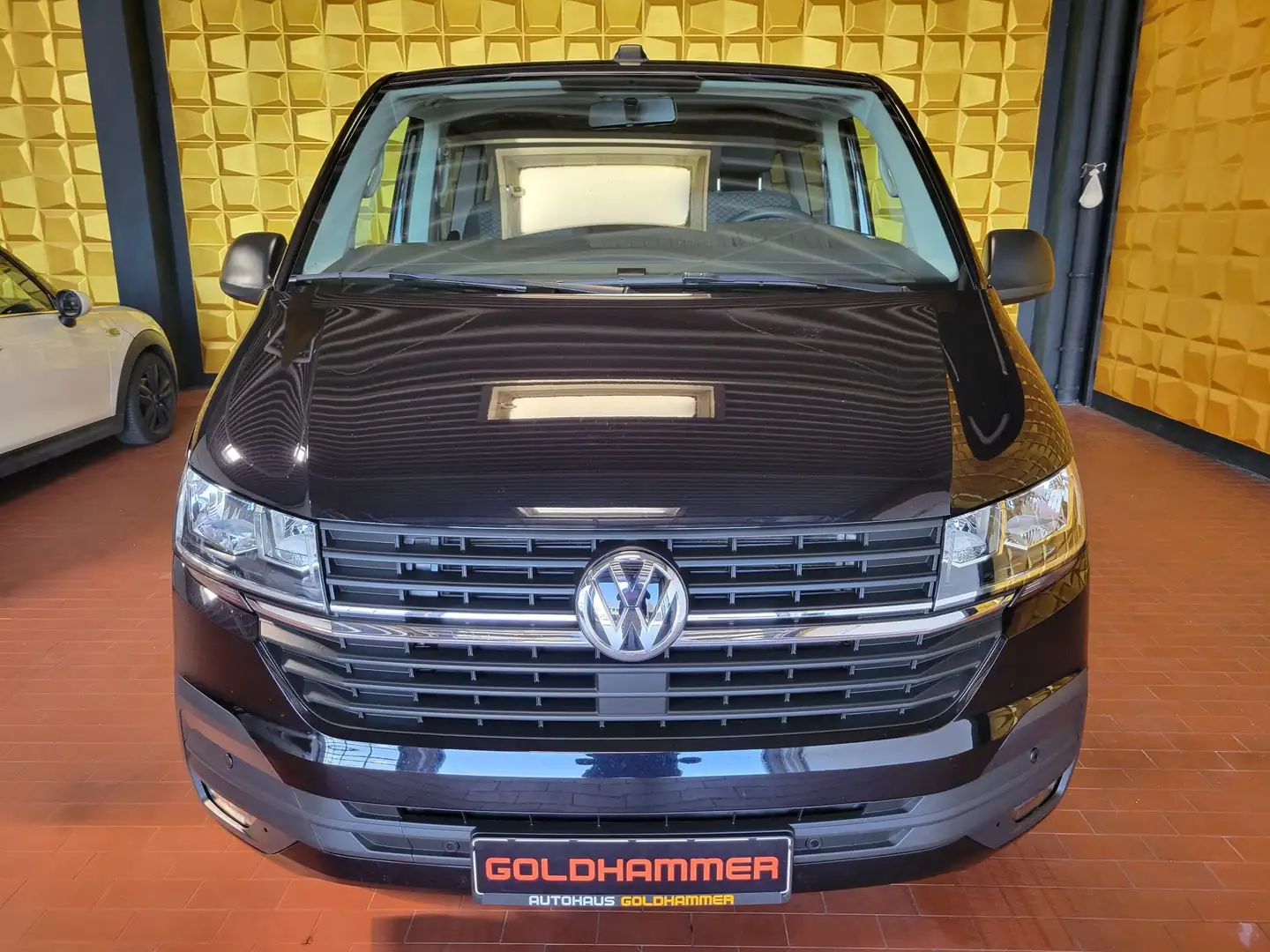 Volkswagen T6.1 Multivan STANDH/KAMERA/NAV/AHK Negru - 1